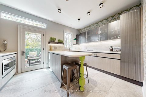 Photo 13 at 440 Sackville Street, South St. James Town, Toronto