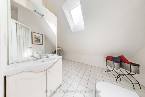 Photo 32 at 440 Sackville Street, South St. James Town, Toronto