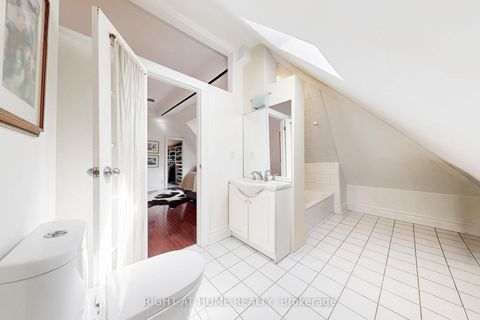 Photo 33 at 440 Sackville Street, South St. James Town, Toronto