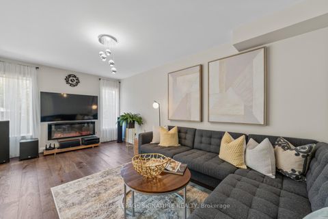Photo 8 at 12 Barli Crescent, Patterson, Vaughan