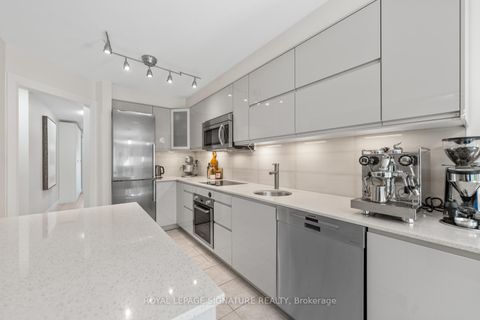 Photo 14 at 12 Barli Crescent, Patterson, Vaughan