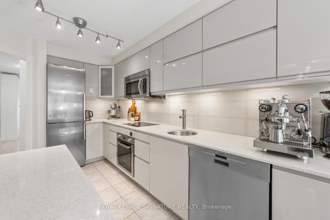 Photo 17 at 12 Barli Crescent, Patterson, Vaughan