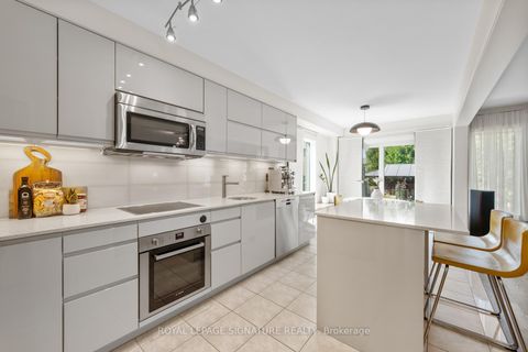 Photo 18 at 12 Barli Crescent, Patterson, Vaughan