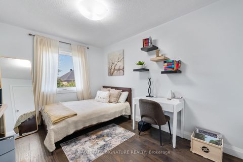 Photo 24 at 12 Barli Crescent, Patterson, Vaughan