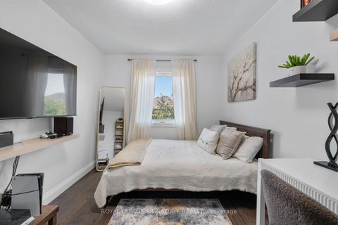 Photo 25 at 12 Barli Crescent, Patterson, Vaughan