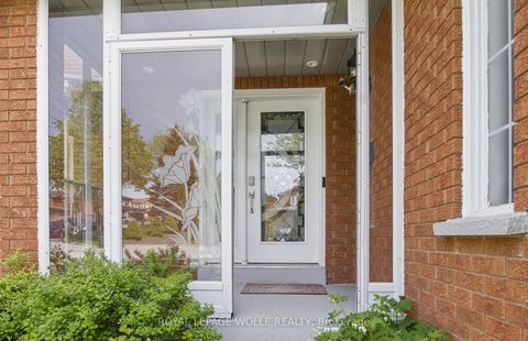 Photo 2 at 85 Gennela Square, Rouge E11, Toronto
