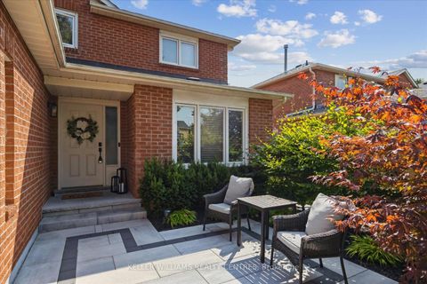 Photo 1 at 47 Whitburn Crescent, Maple, Vaughan