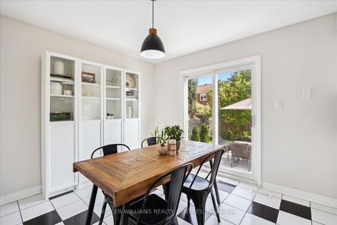 Photo 10 at 47 Whitburn Crescent, Maple, Vaughan