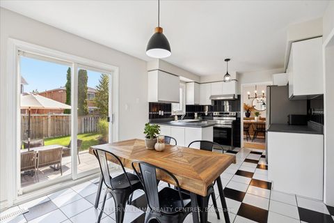 Photo 11 at 47 Whitburn Crescent, Maple, Vaughan