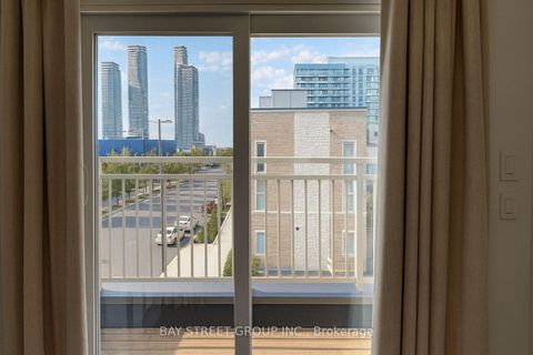 Photo 9 at 268 - 150 Honeycrisp Crescent, Vaughan Corporate Centre, Vaughan