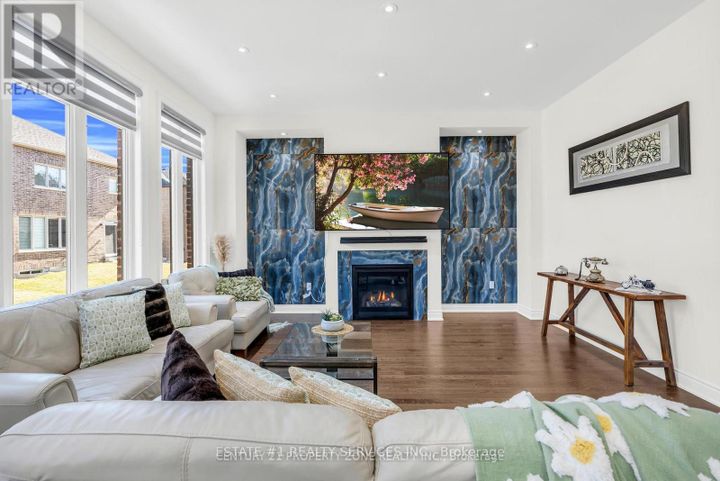 Photo 4 at 8925 Heritage Road, Bram West, Brampton