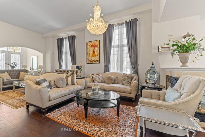 Photo 6 at 1 Astrantia Way, Credit Valley, Brampton