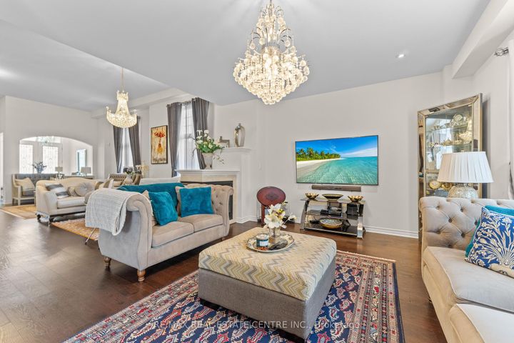 Photo 7 at 1 Astrantia Way, Credit Valley, Brampton