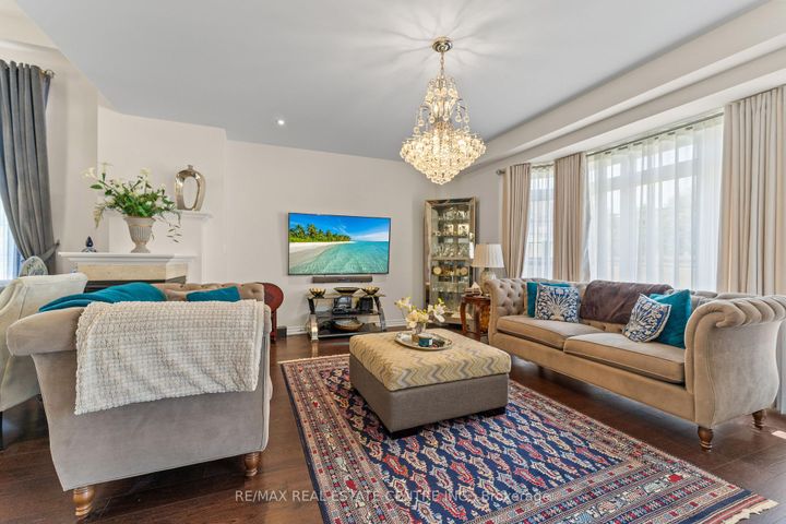 Photo 8 at 1 Astrantia Way, Credit Valley, Brampton