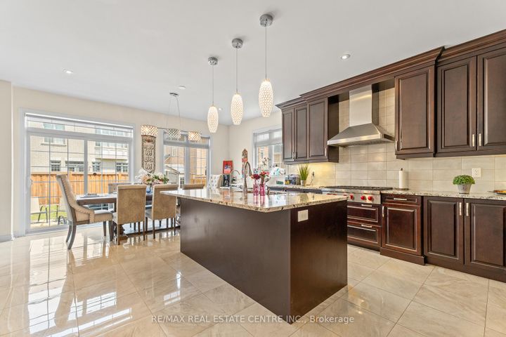 Photo 11 at 1 Astrantia Way, Credit Valley, Brampton