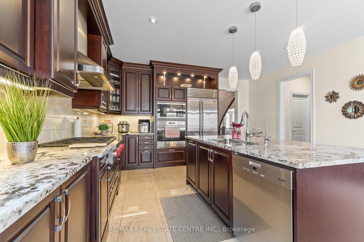 Photo 13 at 1 Astrantia Way, Credit Valley, Brampton
