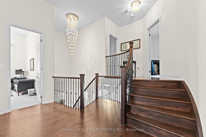 Photo 17 at 1 Astrantia Way, Credit Valley, Brampton