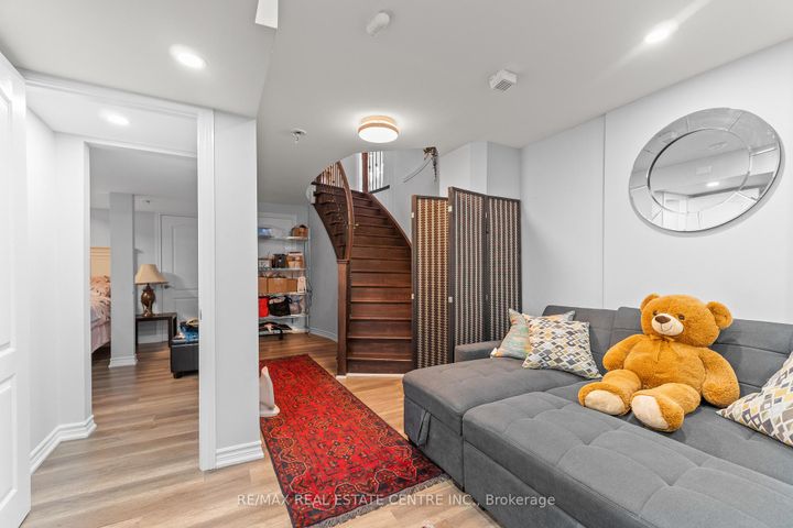 Photo 24 at 1 Astrantia Way, Credit Valley, Brampton
