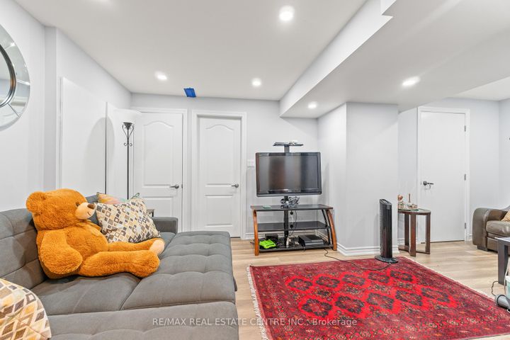 Photo 25 at 1 Astrantia Way, Credit Valley, Brampton