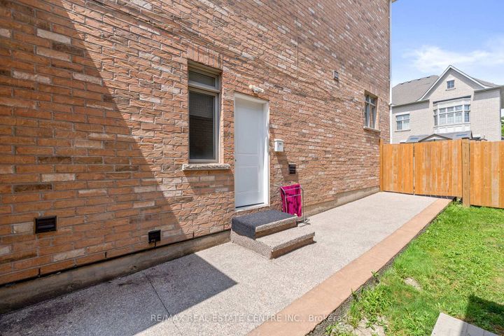 Photo 28 at 1 Astrantia Way, Credit Valley, Brampton