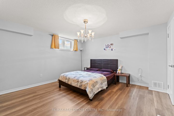 Photo 32 at 1 Astrantia Way, Credit Valley, Brampton