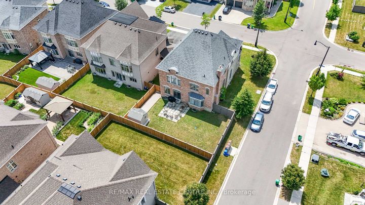 Photo 36 at 1 Astrantia Way, Credit Valley, Brampton