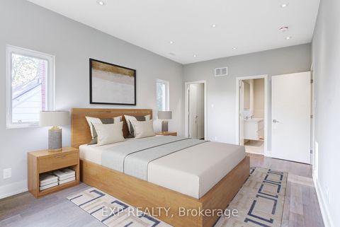Photo 2 at 18 Innisdale Drive, Maryvale, Toronto