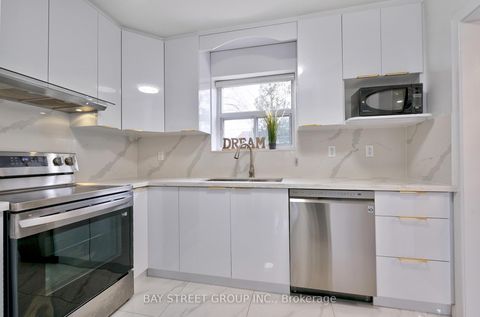 Photo 10 at 150 Vauxhall Drive, Dorset Park, Toronto