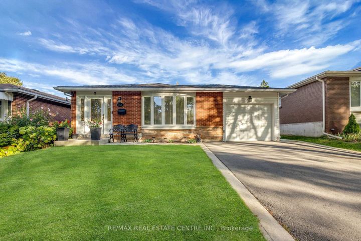 Photo 1 at 741 Mullin Way, Appleby, Burlington