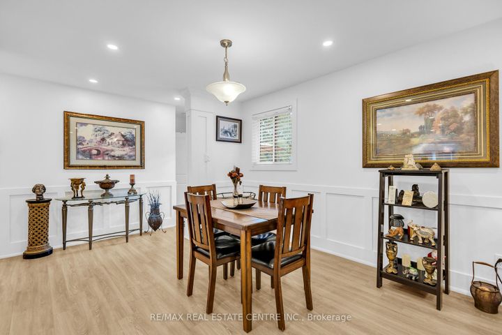 Photo 3 at 741 Mullin Way, Appleby, Burlington
