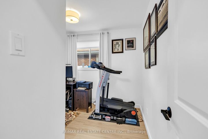 Photo 5 at 741 Mullin Way, Appleby, Burlington