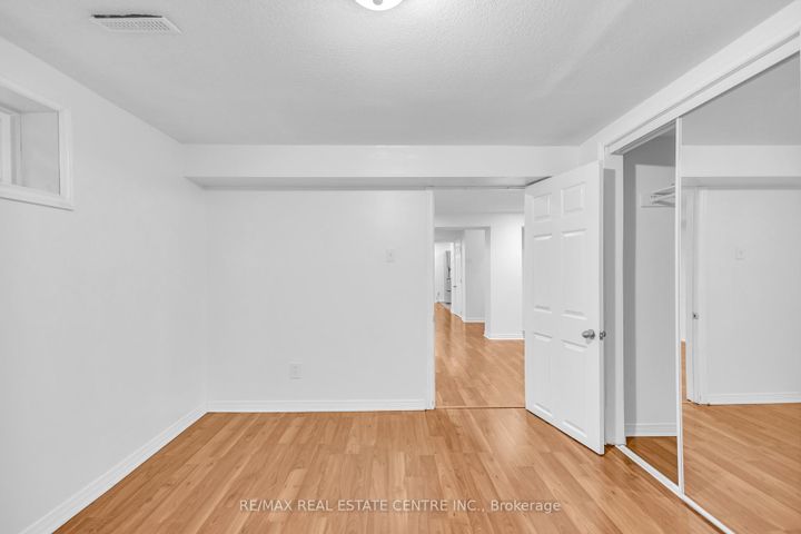Photo 8 at 741 Mullin Way, Appleby, Burlington