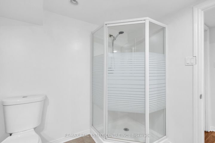 Photo 9 at 741 Mullin Way, Appleby, Burlington
