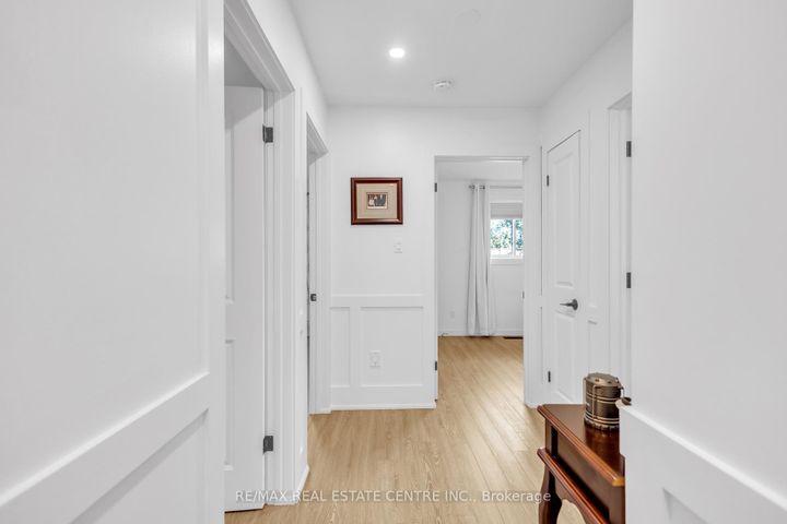 Photo 13 at 741 Mullin Way, Appleby, Burlington
