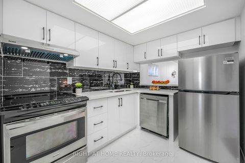 Photo 7 at 707 - 2466 Eglinton Avenue E, Eglinton East, Toronto