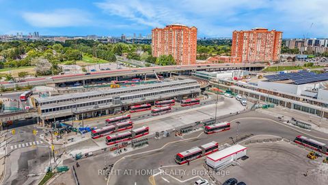 Photo 17 at 707 - 2466 Eglinton Avenue E, Eglinton East, Toronto