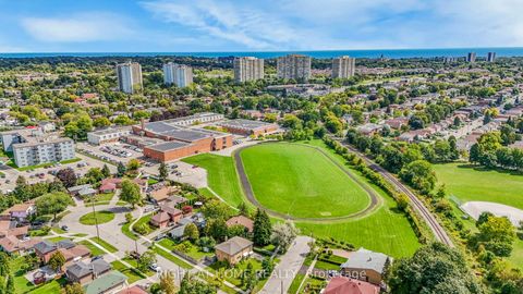 Photo 19 at 707 - 2466 Eglinton Avenue E, Eglinton East, Toronto