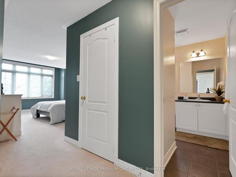 Photo 13 at 163 Tonner Crescent, Bayview Northeast, Aurora