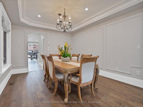 Photo 2 at 163 Tonner Crescent, Bayview Northeast, Aurora