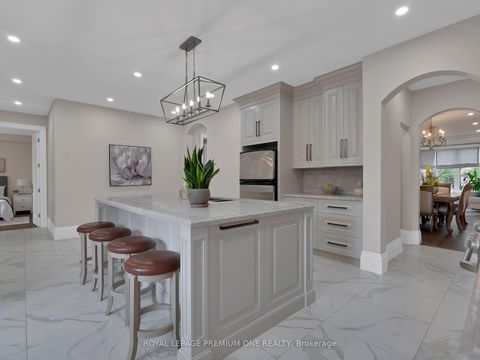 Photo 3 at 163 Tonner Crescent, Bayview Northeast, Aurora