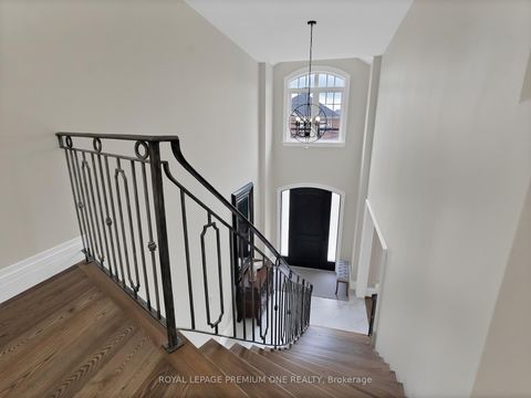 Photo 10 at 163 Tonner Crescent, Bayview Northeast, Aurora