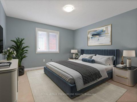 Photo 11 at 163 Tonner Crescent, Bayview Northeast, Aurora