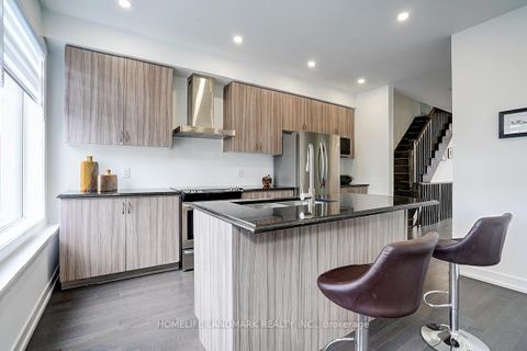 Photo 14 at 165 Salterton Circle, Rural Vaughan, Vaughan