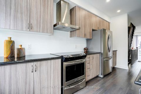 Photo 15 at 165 Salterton Circle, Rural Vaughan, Vaughan