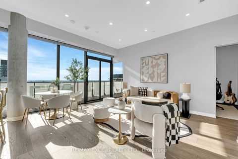 Photo 2 at PH01 - 161 Roehampton Avenue, Mount Pleasant West, Toronto