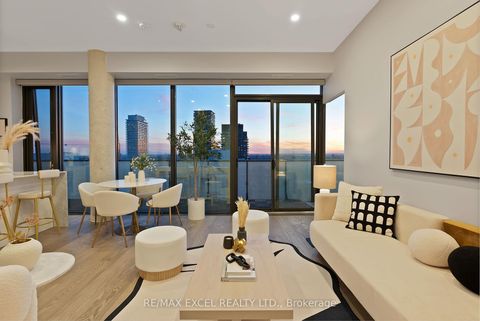 Photo 4 at PH01 - 161 Roehampton Avenue, Mount Pleasant West, Toronto