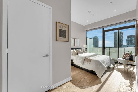 Photo 14 at PH01 - 161 Roehampton Avenue, Mount Pleasant West, Toronto
