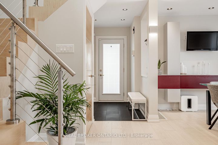 Photo 3 at 57 Glenmanor Way, Yorkhill, Vaughan