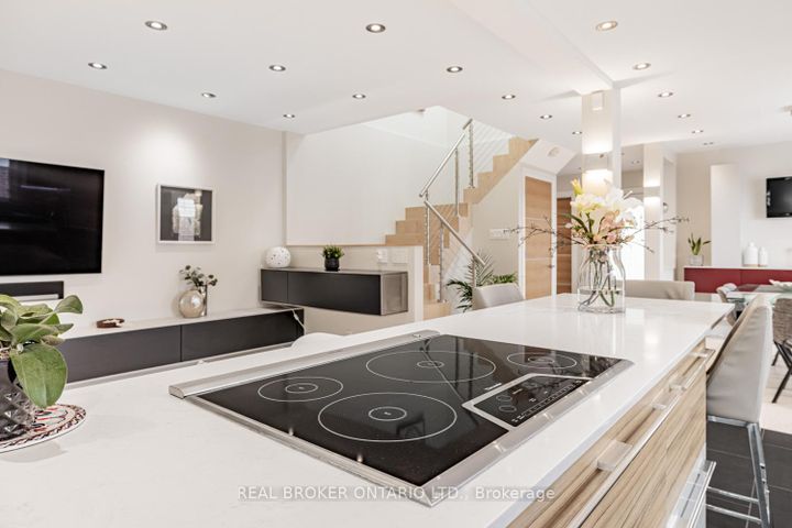 Photo 12 at 57 Glenmanor Way, Yorkhill, Vaughan