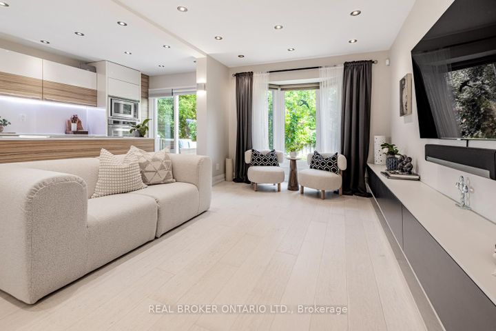 Photo 14 at 57 Glenmanor Way, Yorkhill, Vaughan